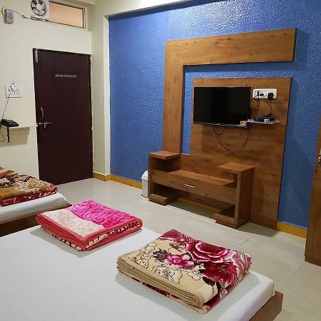Hotel Shri Radhe Krishna Godarpura Exterior photo