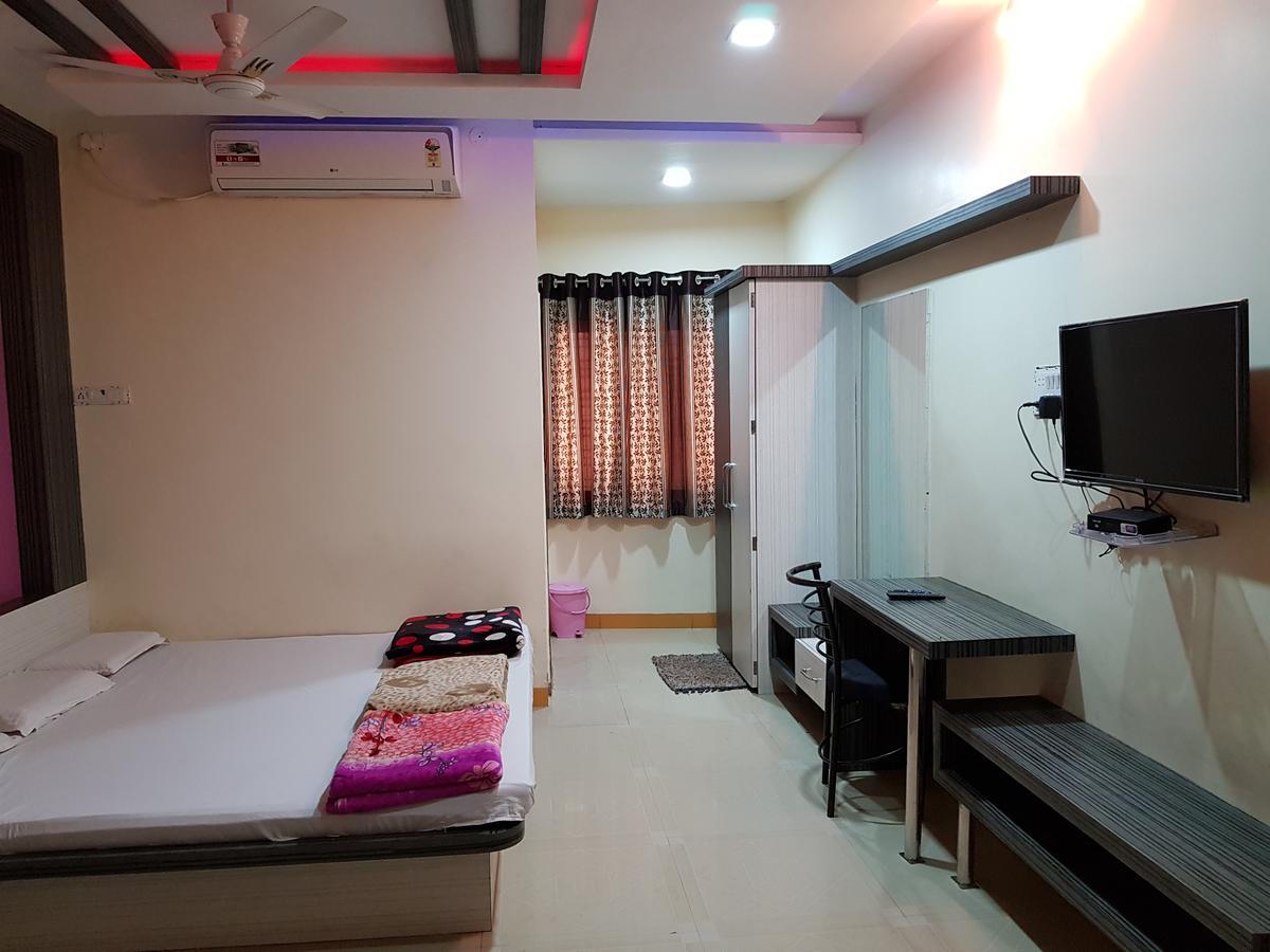 Hotel Shri Radhe Krishna Godarpura Exterior photo