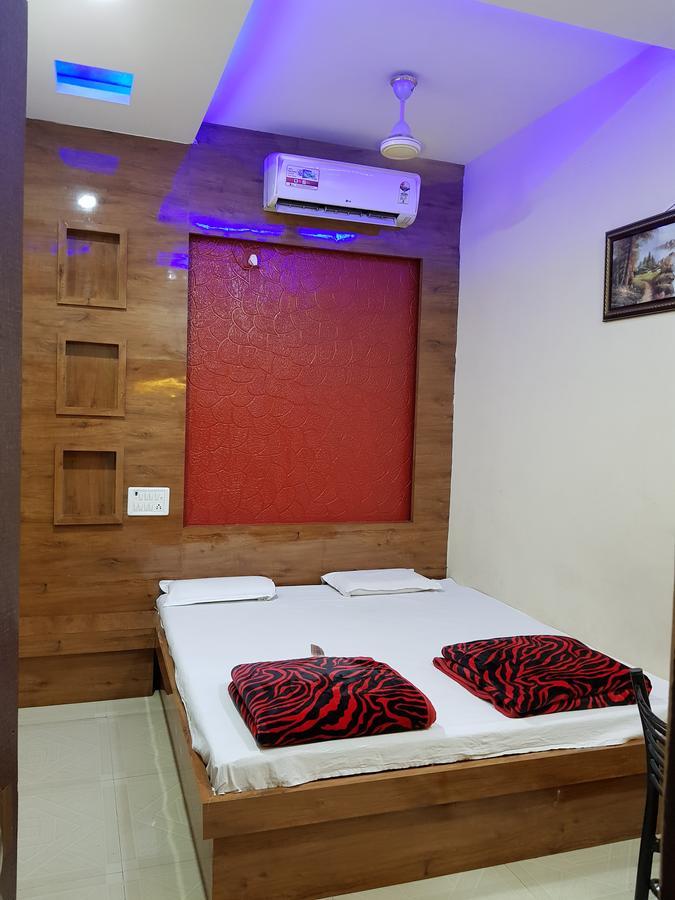 Hotel Shri Radhe Krishna Godarpura Exterior photo