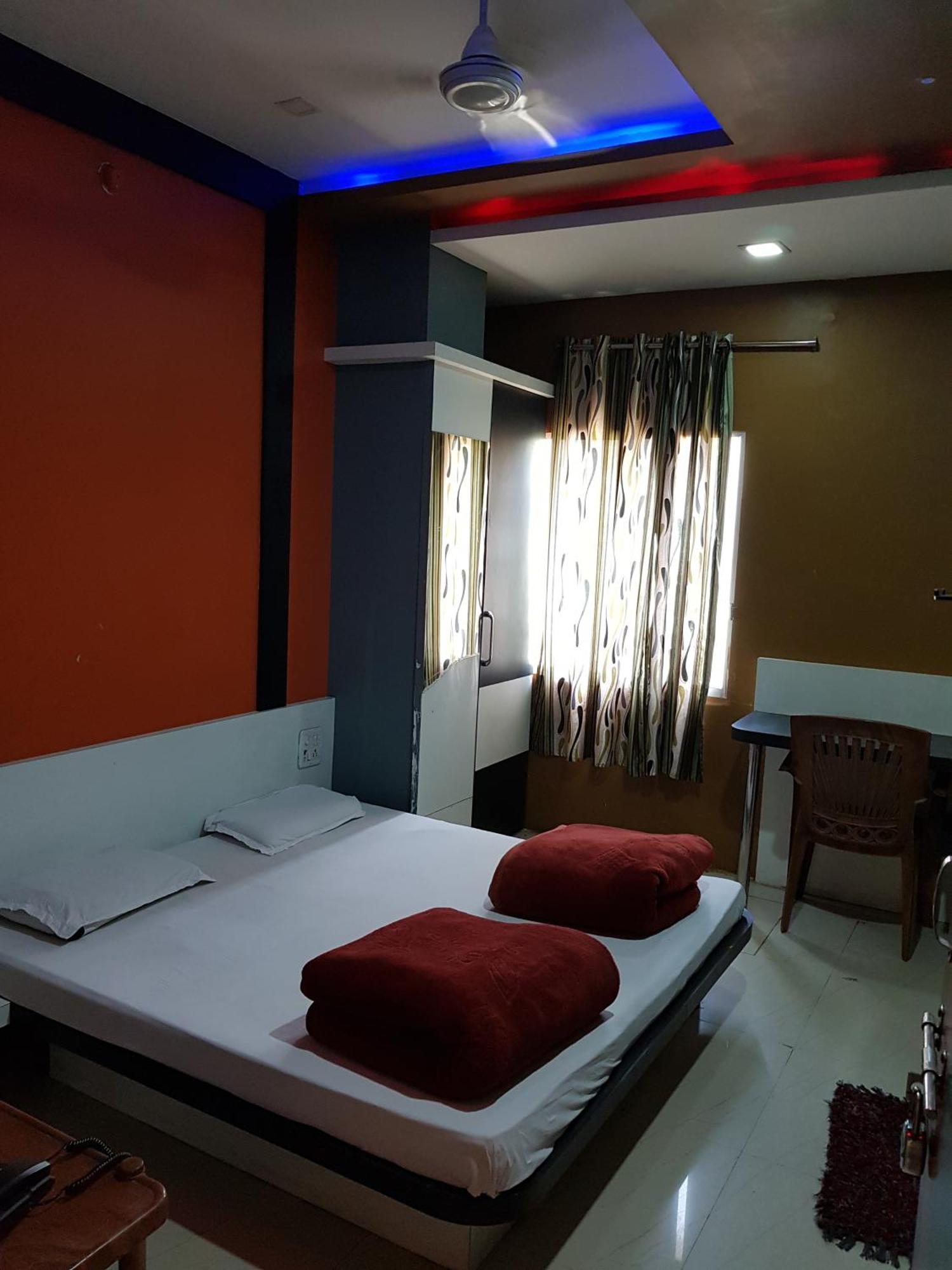 Hotel Shri Radhe Krishna Godarpura Exterior photo