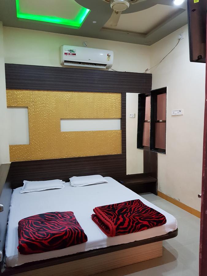Hotel Shri Radhe Krishna Godarpura Exterior photo