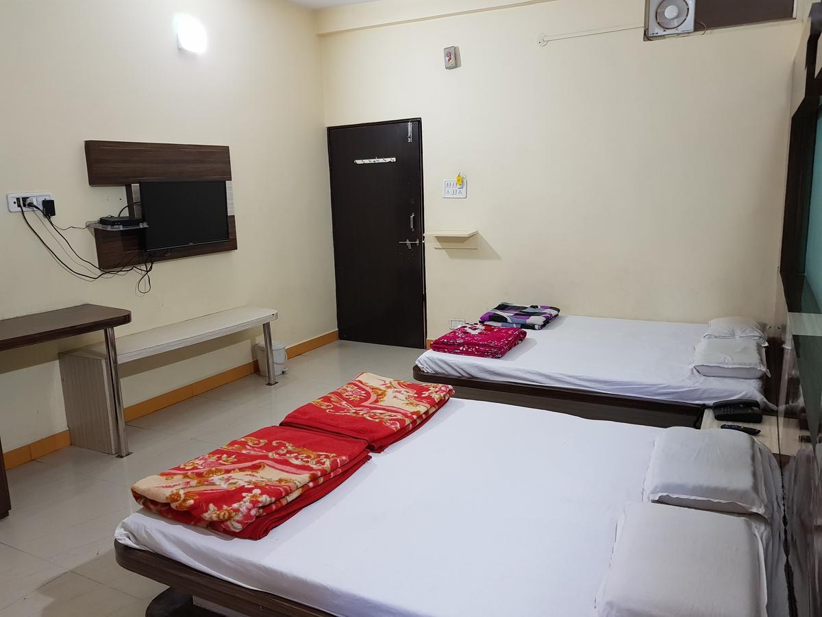 Hotel Shri Radhe Krishna Godarpura Exterior photo