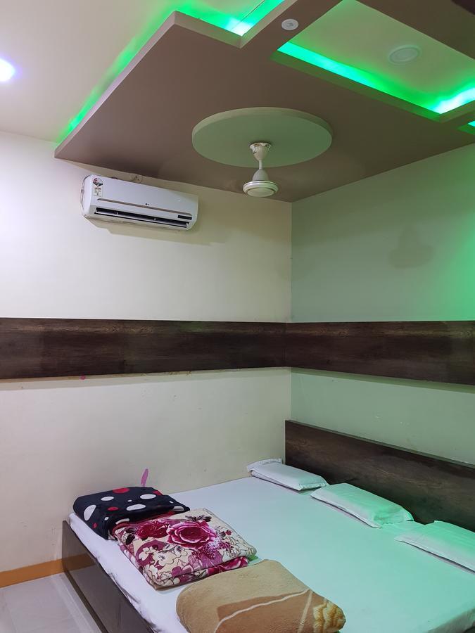 Hotel Shri Radhe Krishna Godarpura Exterior photo