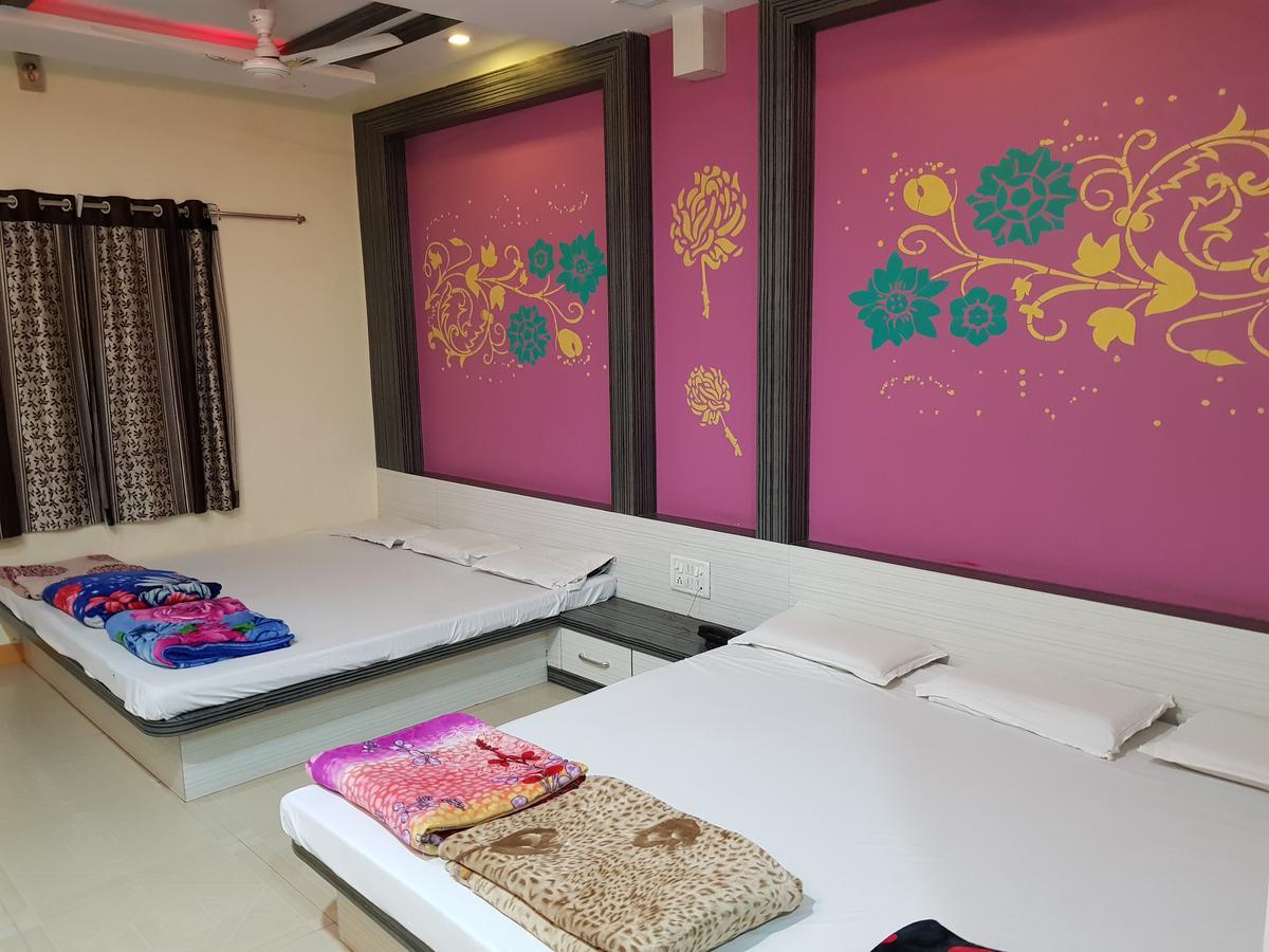 Hotel Shri Radhe Krishna Godarpura Exterior photo
